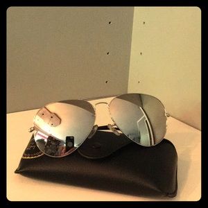Silver mirrored ray ban aviators